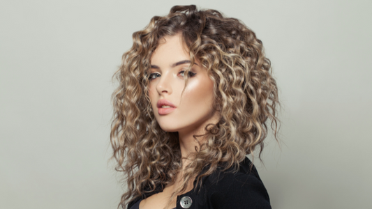 ¿DEBO ALISARME EL CABELLO?